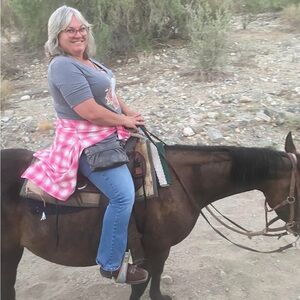 Meet your Posher, Laura